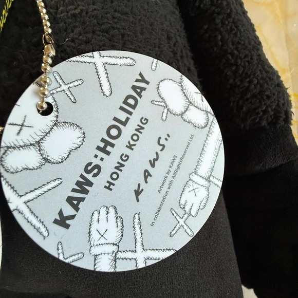 Kaws: Holiday -Hong Kong 20" Inch Plush (BLACK) 100%‎ Authentic - Picture 4 of 7